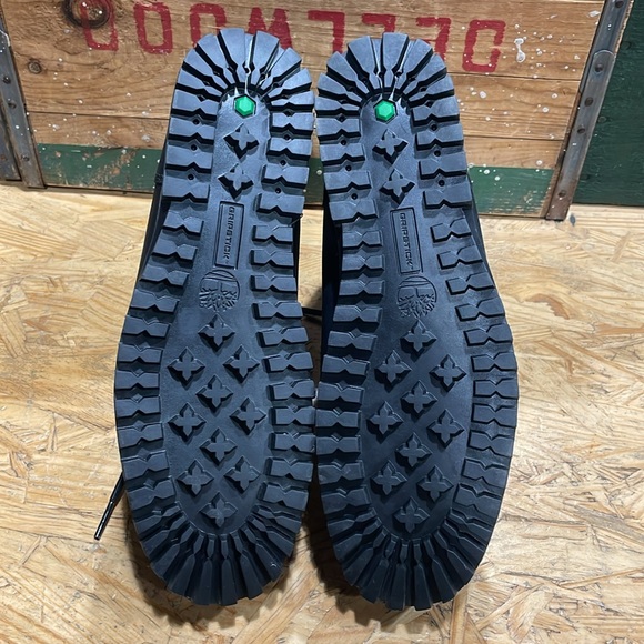 Brand new in box Timberland black full grain leather with moc toe in size 8. - Picture 4 of 6